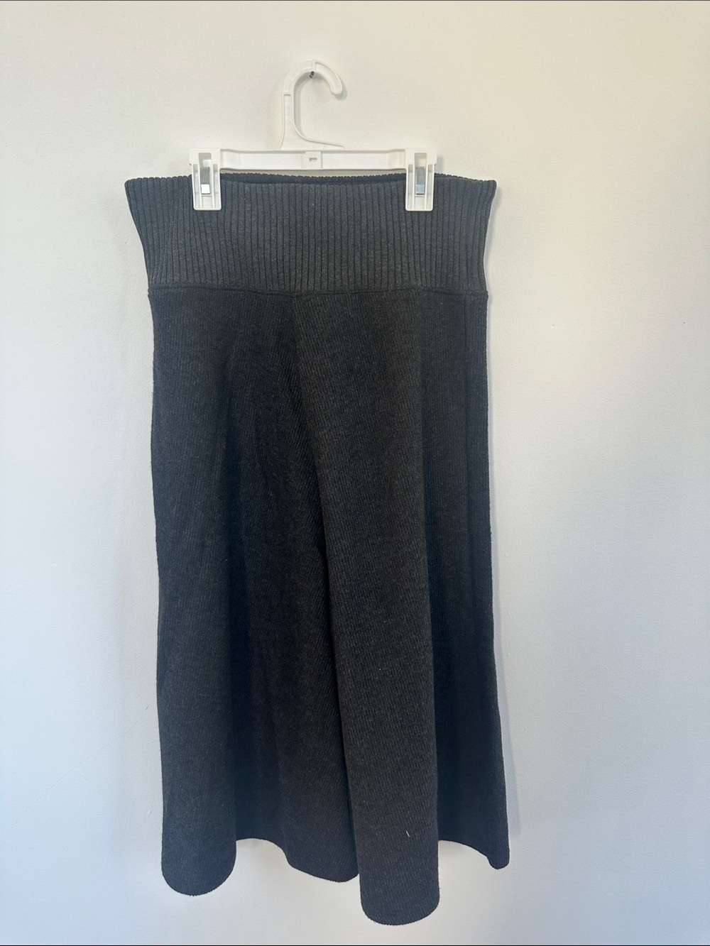 Women's gray Knit Midi Skirt - Stretch Waistband